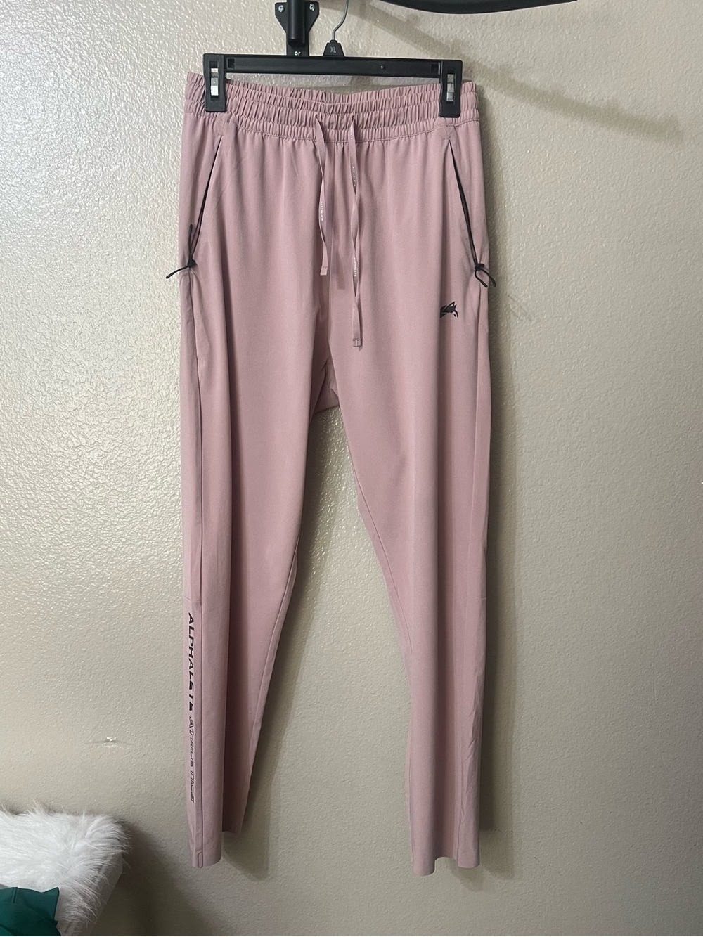Men’s Alphalete swift training pant sz-Small with Elastic Waist.